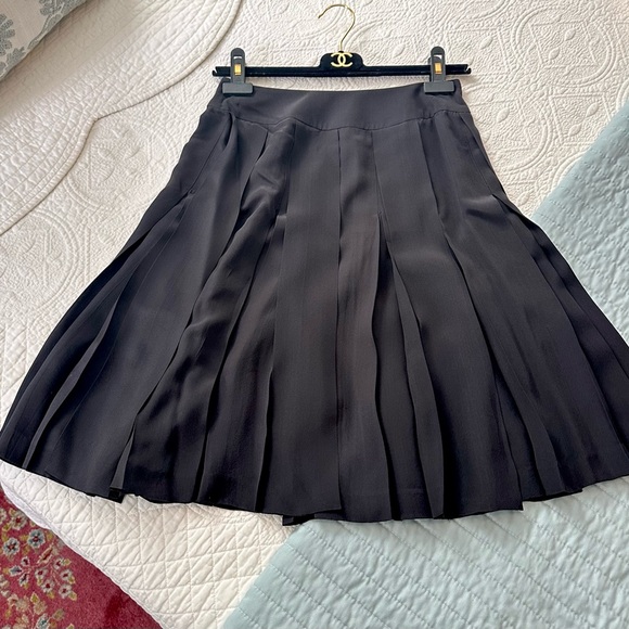 CHANEL Black Silk Pleated Skirt France NWOT SZ 6 SM - Med - Picture 3 of 12